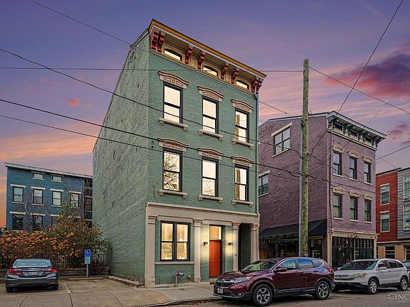 2nd image of 122 W Fifteenth Street