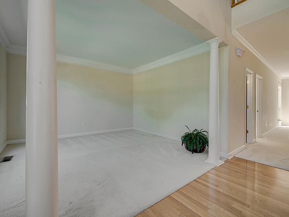 4th image of 318 Rockwell Farm Ln