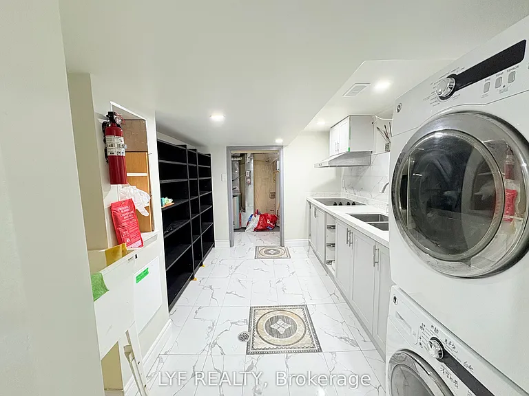 22 Ivordale Cres #2 — Photo 6