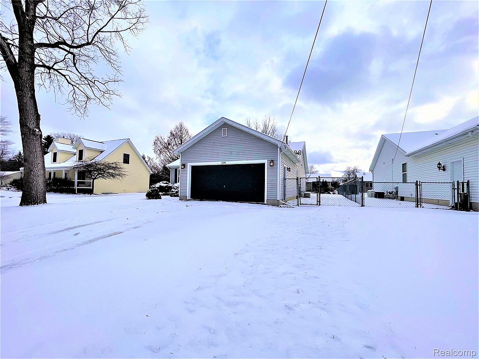 1st image of 2246 Russell St