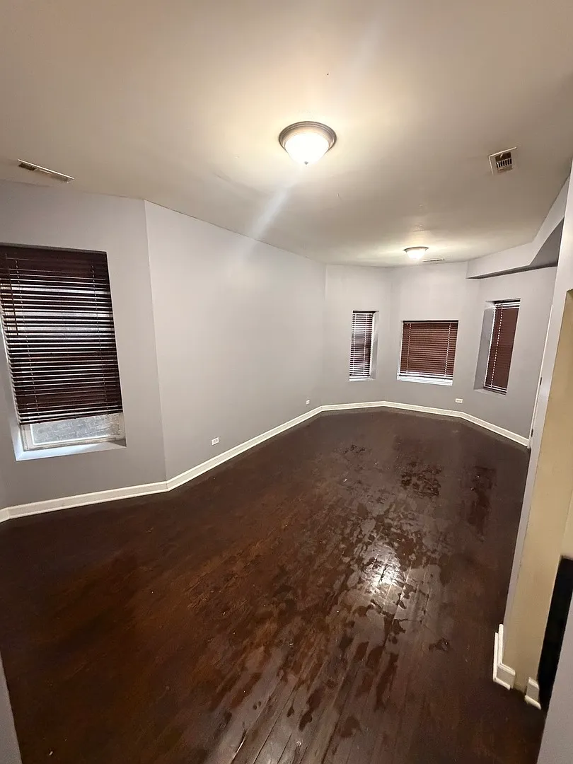 4 bed, 1500 sqft, $2,100 — Photo 2