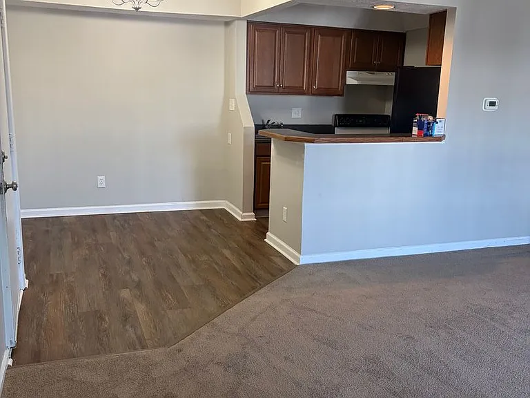 140 Haverford Ct — Photo 12