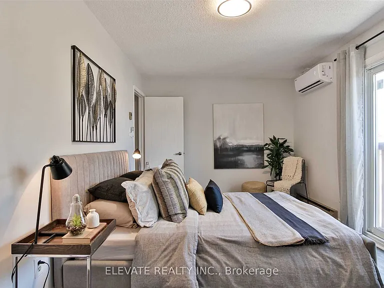 2131 Dufferin St — Photo 29