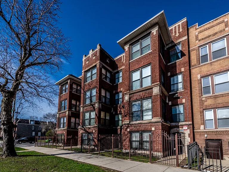 5854 S Michigan — Photo 13