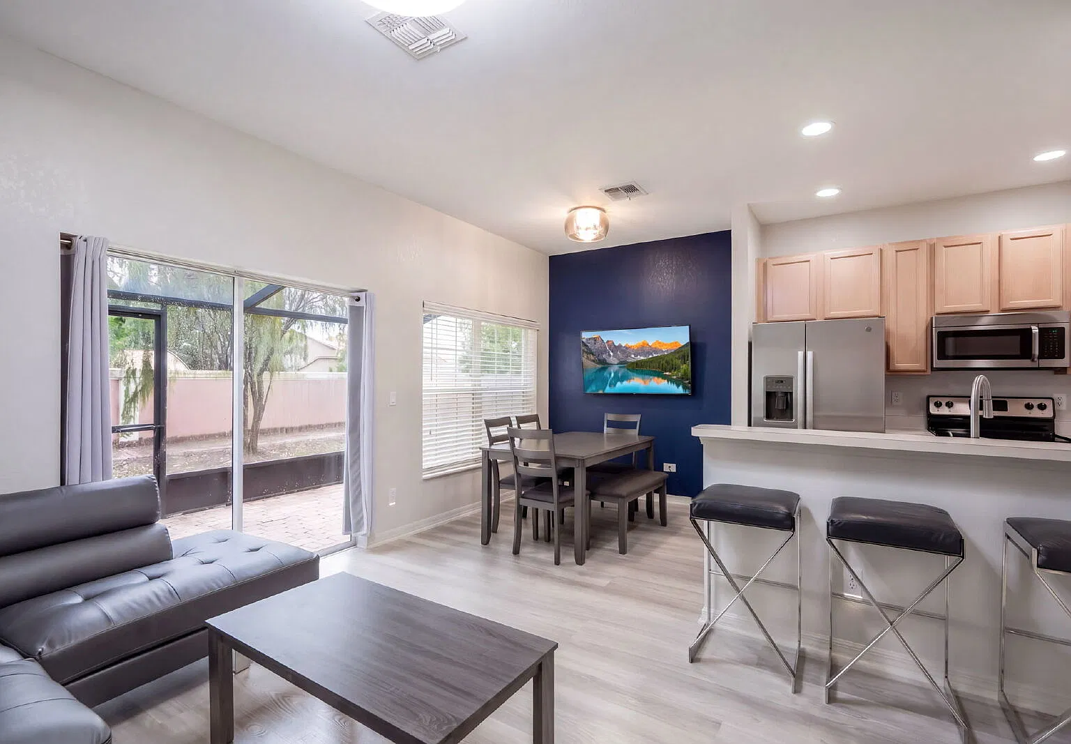 4 bed, 2.5 bath, 1400 sqft, $1,995 — Photo 4