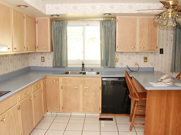 Large eat in kitchen