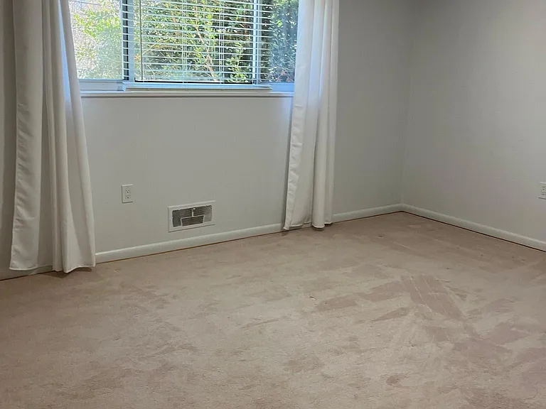10620 Weymouth St #101 — Photo 13