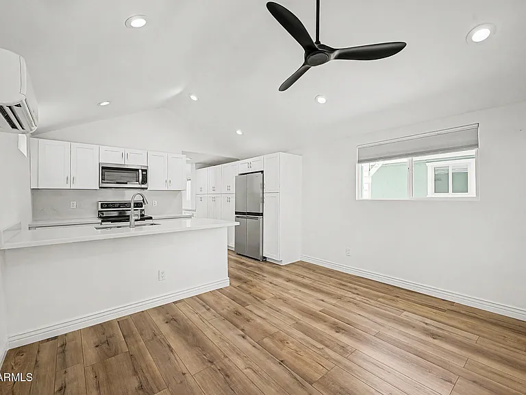 521 W Mariposa St #1 — Photo 9
