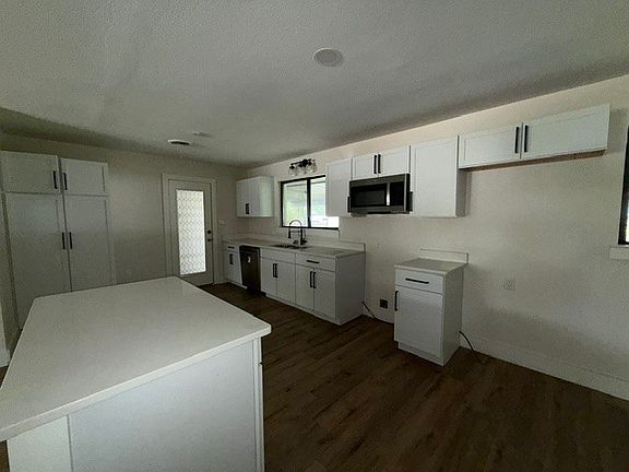 3rd image of 1109 Nugent St