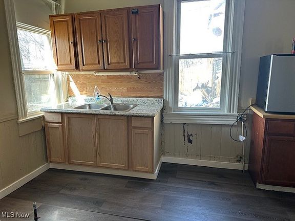 4th image of 2188 E 36th St