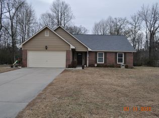 464 Riverwind Dr, Spring Lake, NC 28390