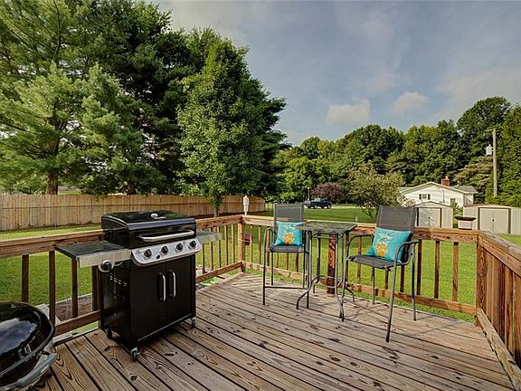 4th image of 6738 Greenfield Ln