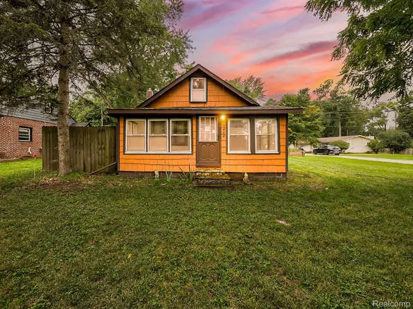 3408 Fieldview Ave, West Bloomfield, MI 48324