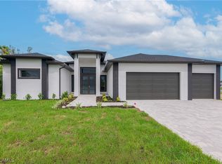 1226 SW Santa Barbara Pl, Cape Coral, FL 33991