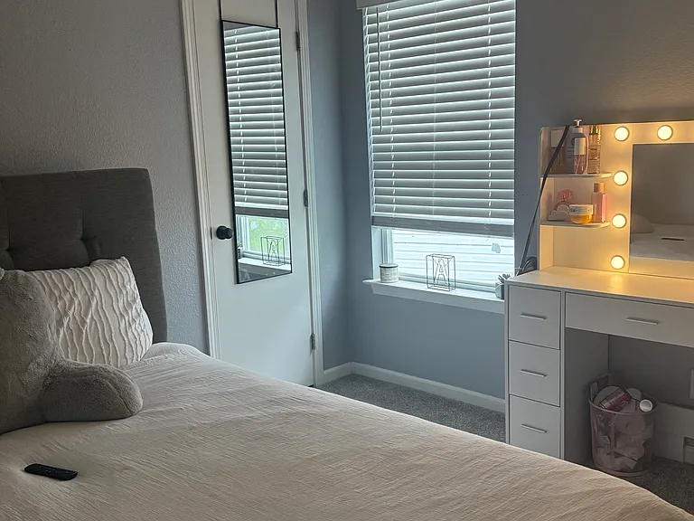 4557 Connaught Dr E — Photo 24