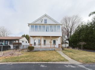 10 Slater St, Webster, MA 01570