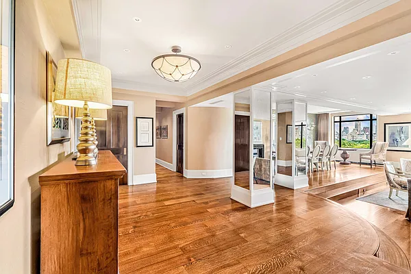 Sold by Sotheby's International Realty | media 6