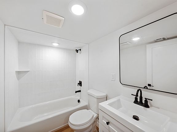 5th image of 3 Meadow Rd APT 1