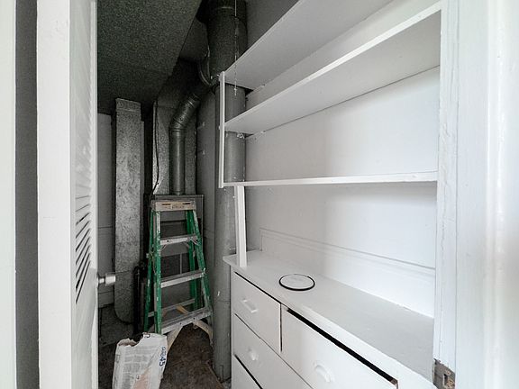 5th image of 3215 W Eastwood Ave #4