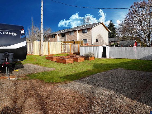 4th image of 2305 Mosswood Ct S