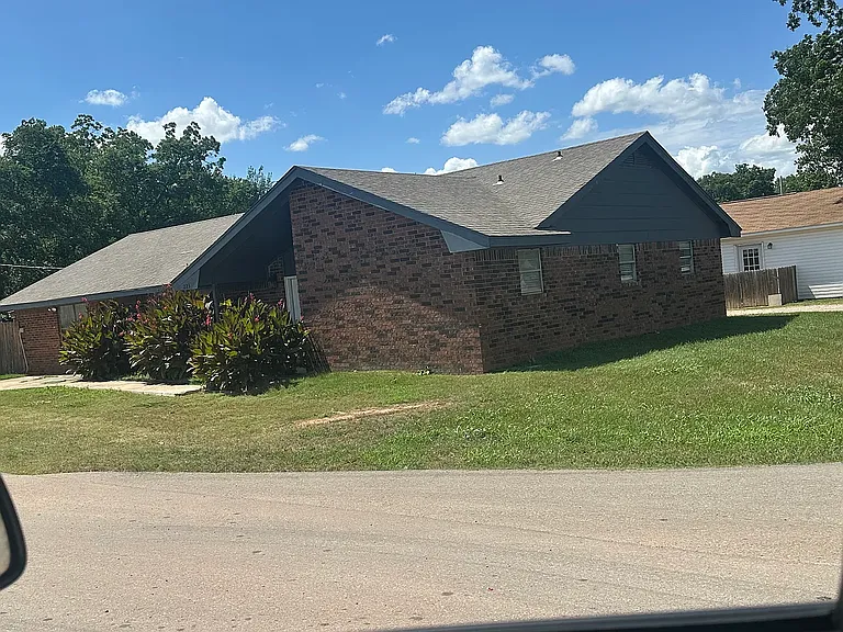 223 E Kerby Ave — Photo 24
