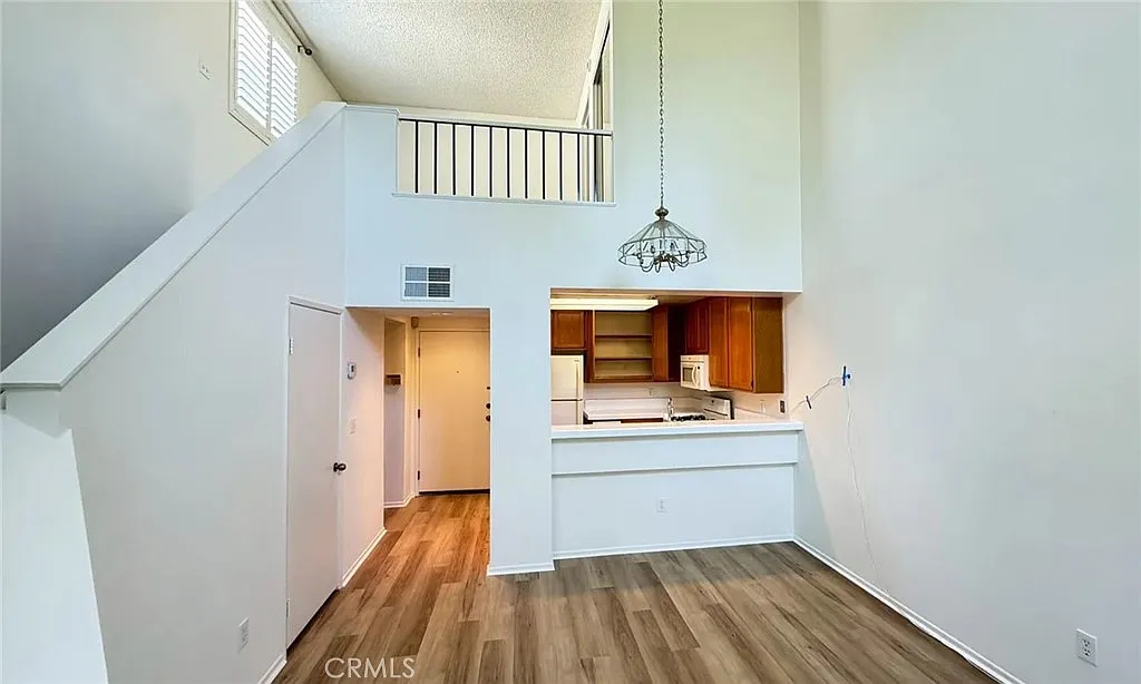 2 bed, 836 sqft, $2,800 — Photo 3