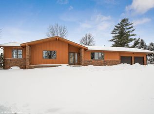 3334 Highway E44, Elberon, IA 52225