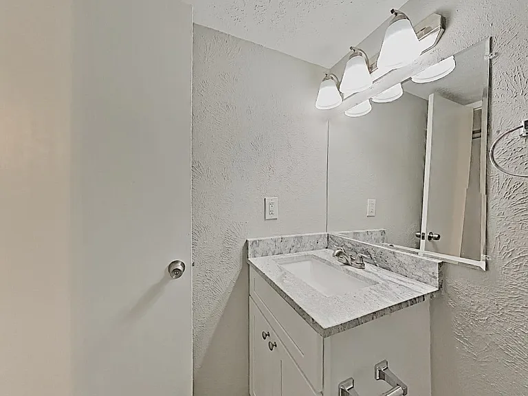10218 Deer Hollow Dr — Photo 5