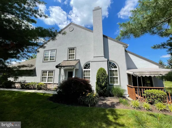 214 Hawthorne Ct N, Reading, PA 19610