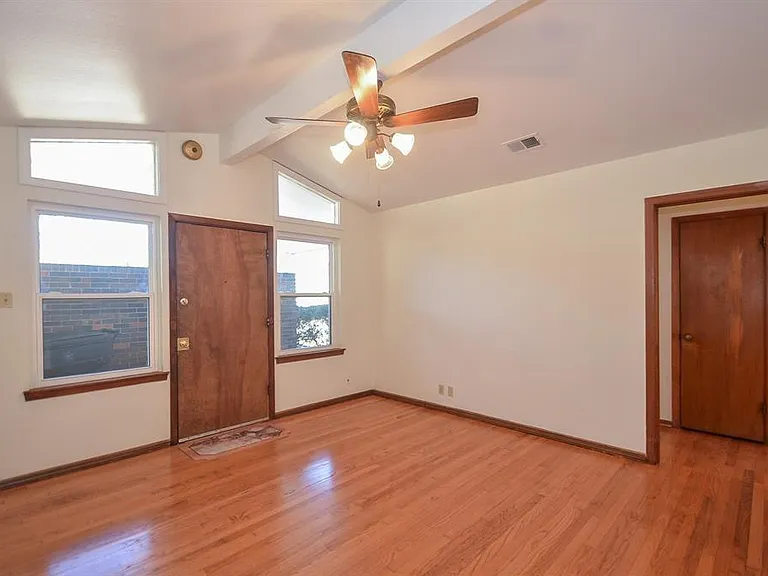 6923 Cole Creek Dr — Photo 2