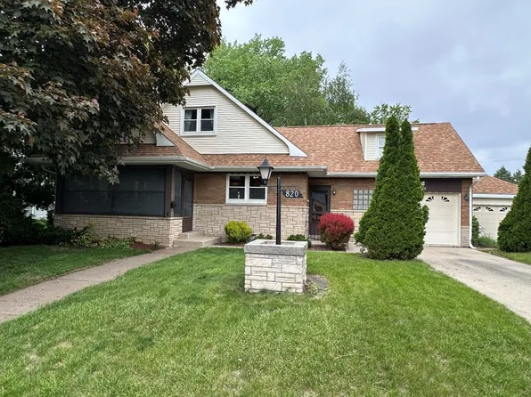 820 11th St, De Witt, IA 52742