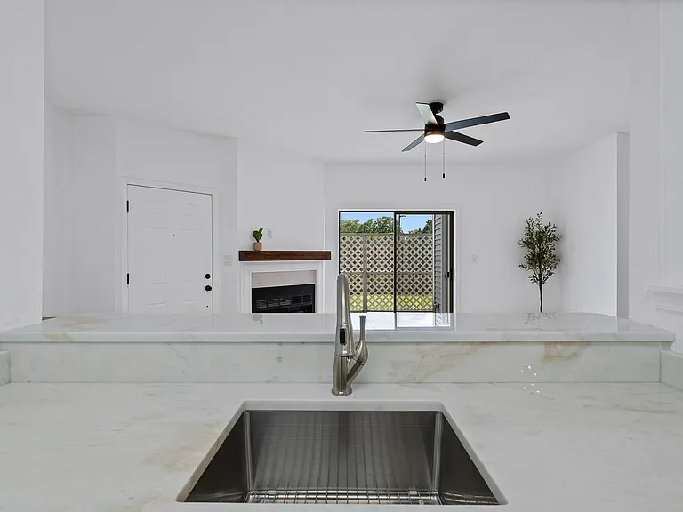 601 E Burgess Rd #H3 — Photo 11