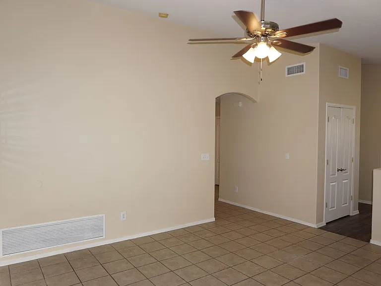 2201 S Saint Suzanne Dr — Photo 9