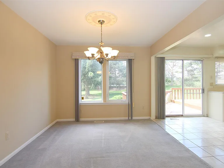 5590 Greenbriar Dr — Photo 11