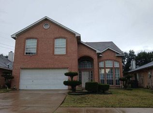 5704 Indian Hill Dr, Arlington, TX 76018