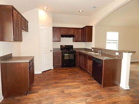 3rd image of 5113 Glen Eden Dr