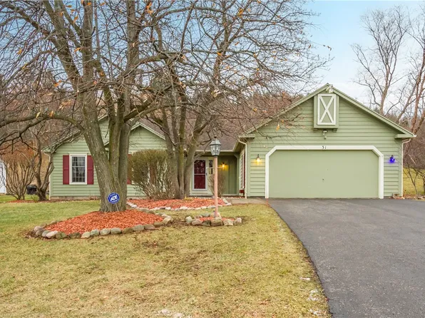 31 Black Mallard Cir, Fairport, NY 14450