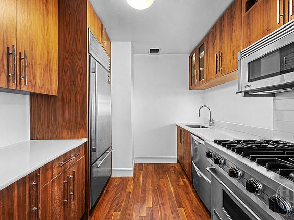 4th image of 88 Greenwich St APT 1215