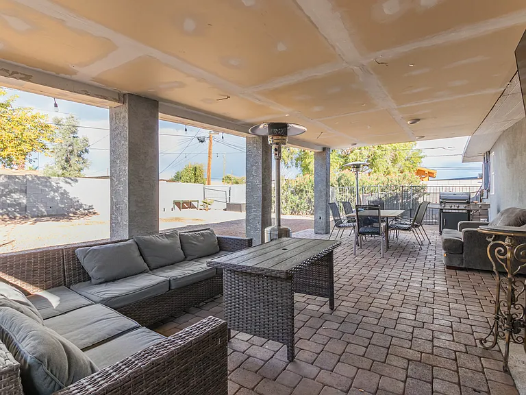 2844 E Blanche Dr — Photo 15