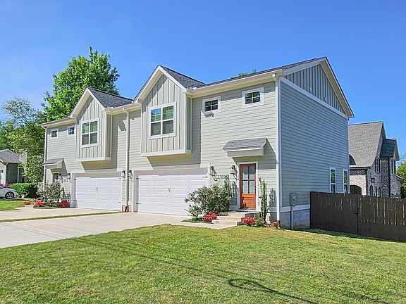 3rd image of 2700 Woodview Dr