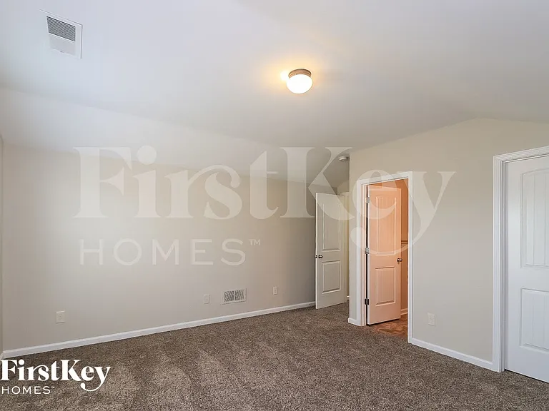 703 Barberry Dr — Photo 11