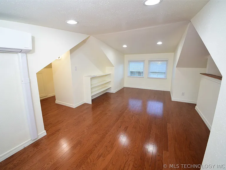 1740 S Yorktown Ave — Photo 24