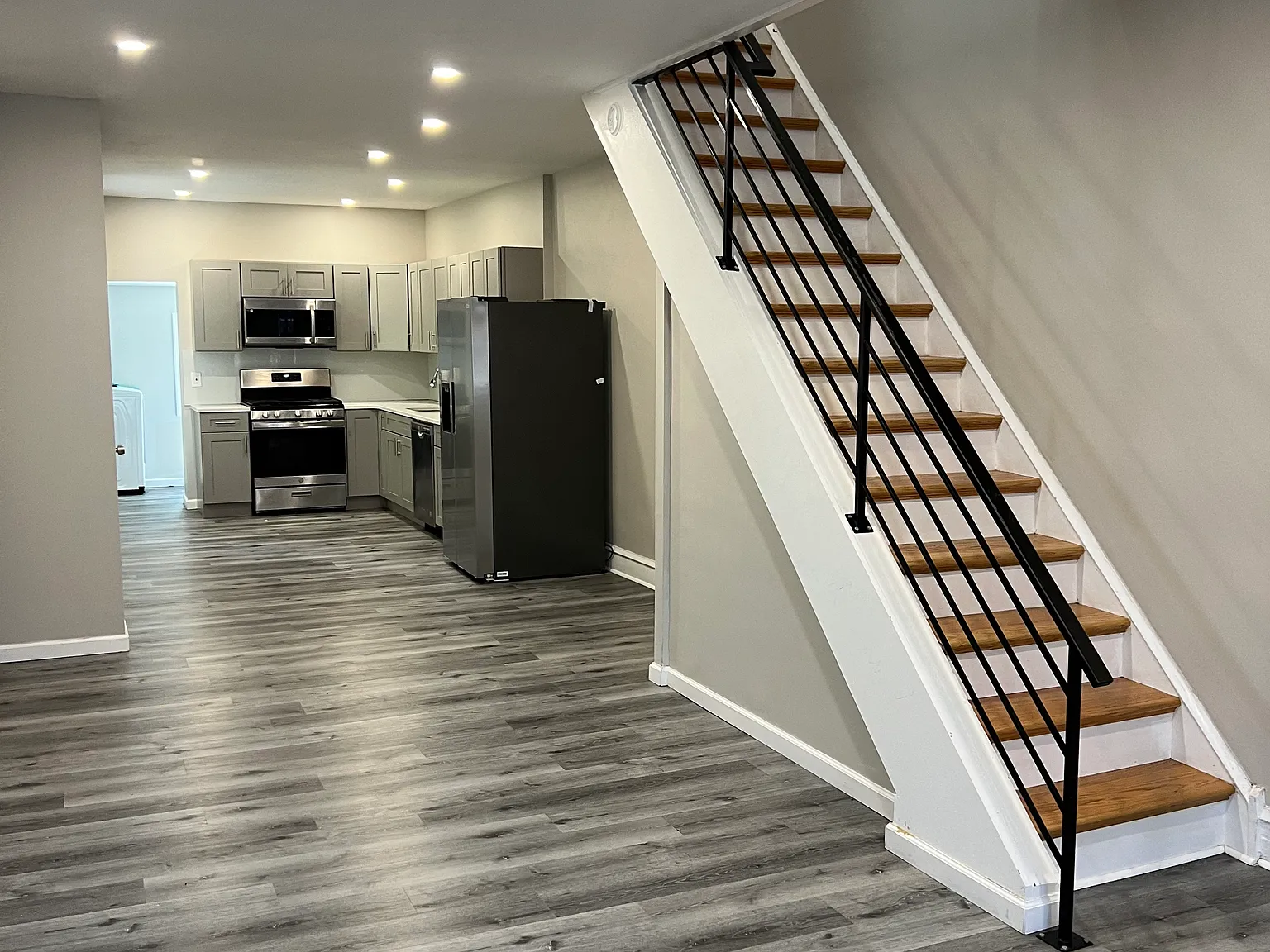 6528 Chester Ave — Photo 2