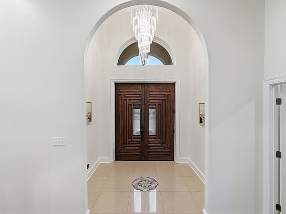 5th image of 5918 Riviera Dr
