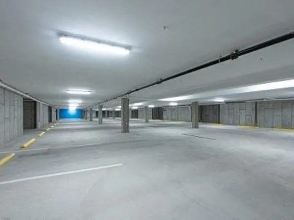 Amelia, 676 Dartmouth St #303, South Dartmouth, MA 02748