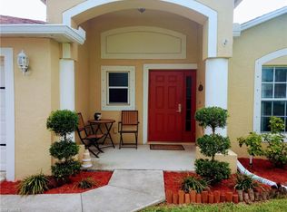 902 SW 9th Ct, Cape Coral, FL 33991