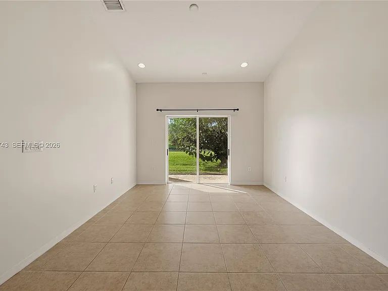 3393 NE 11th Dr — Photo 21
