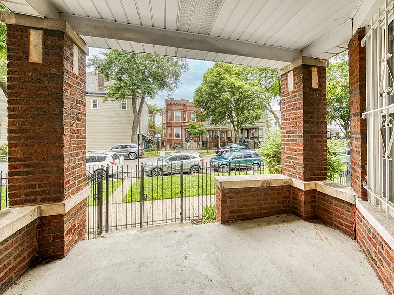 1648 N Saint Louis Ave #2 — Photo 2