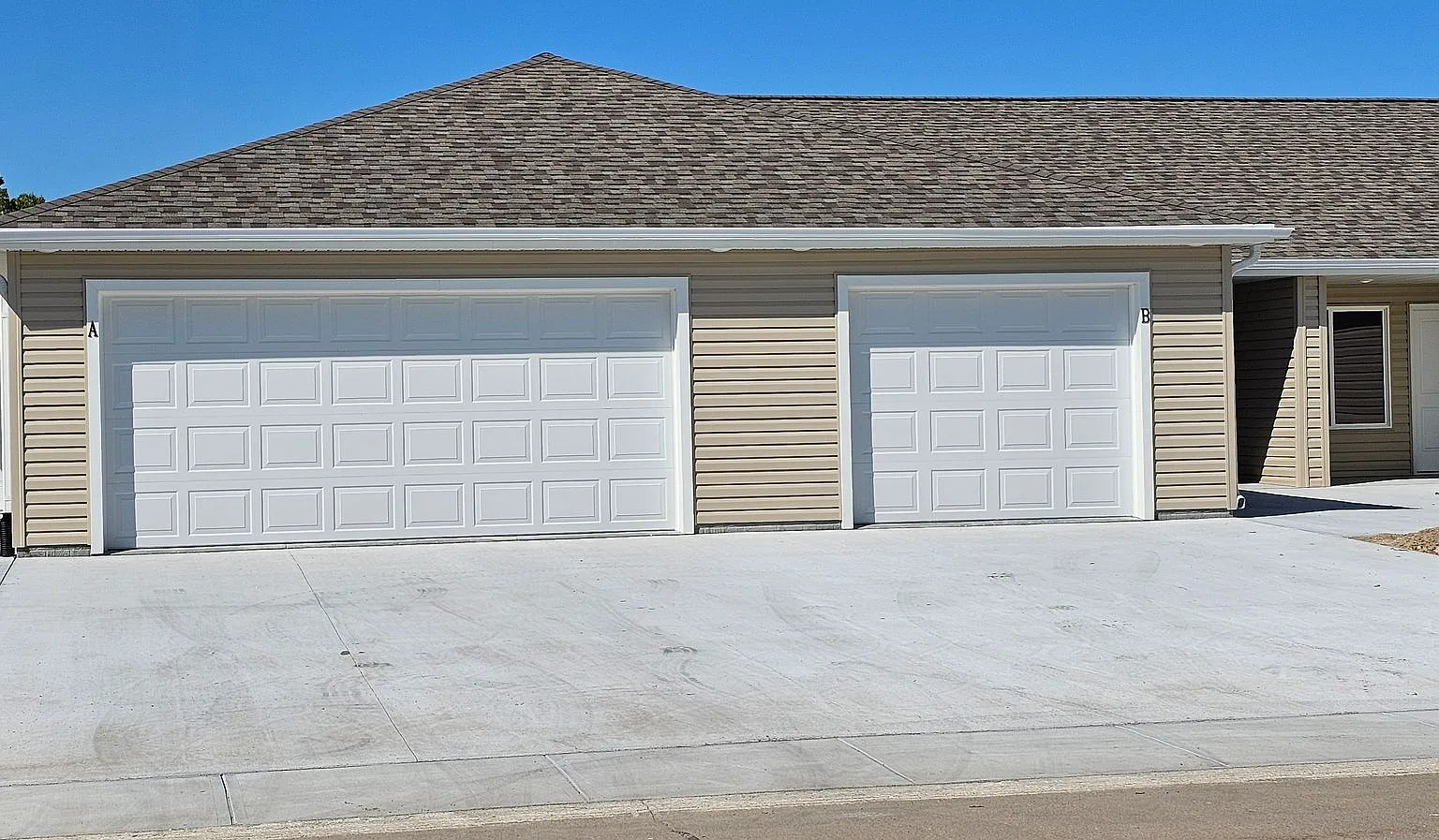 Newly constructed 2-bedroom, 1 bathroom, 2 car garage. — Photo 1