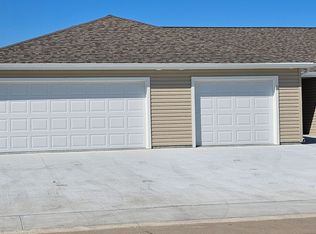 810 Phoenix Ct APT A, Grand Island, NE 68801